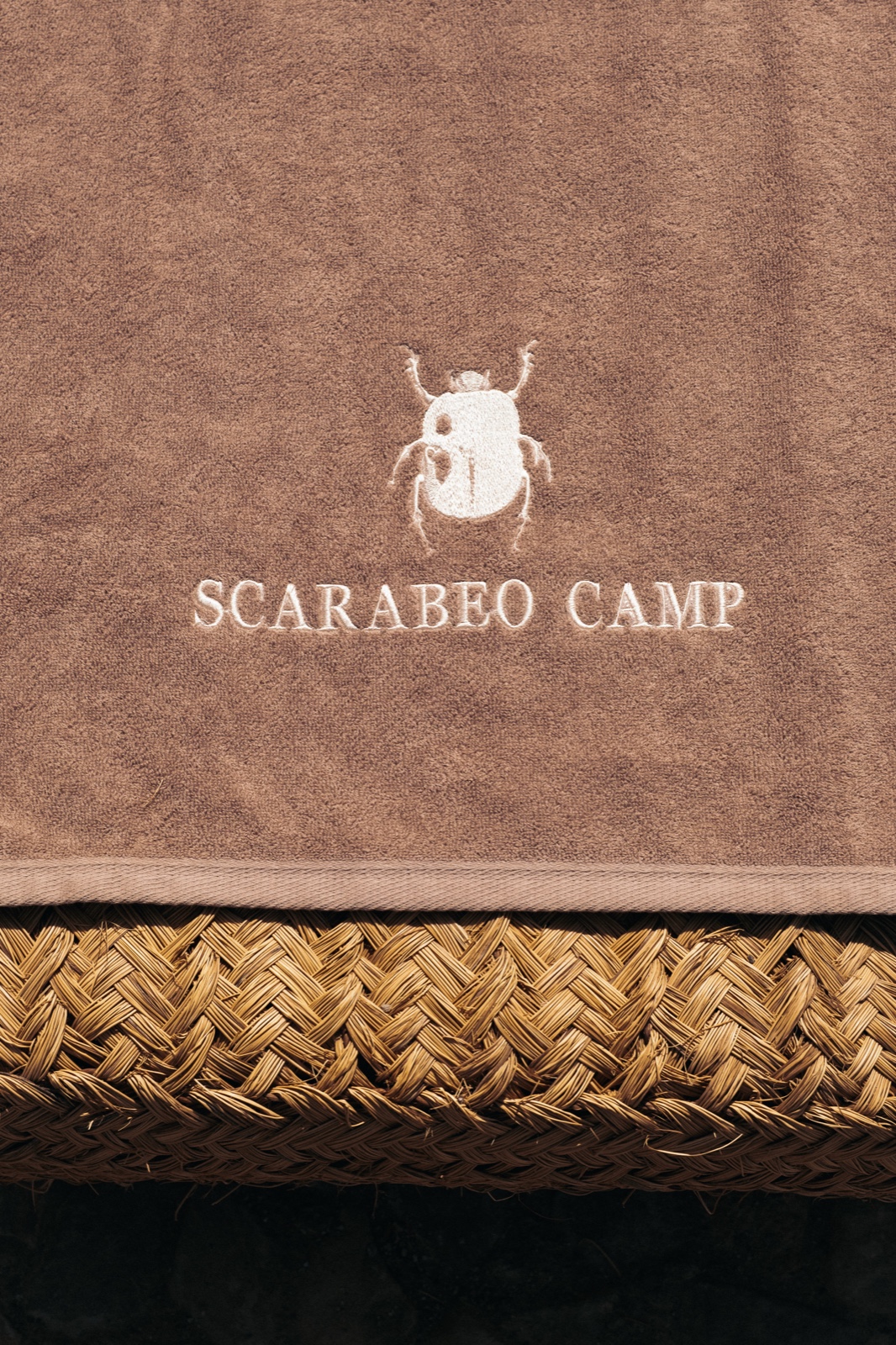 Shooting hôtel désert — Scarabeo Camp